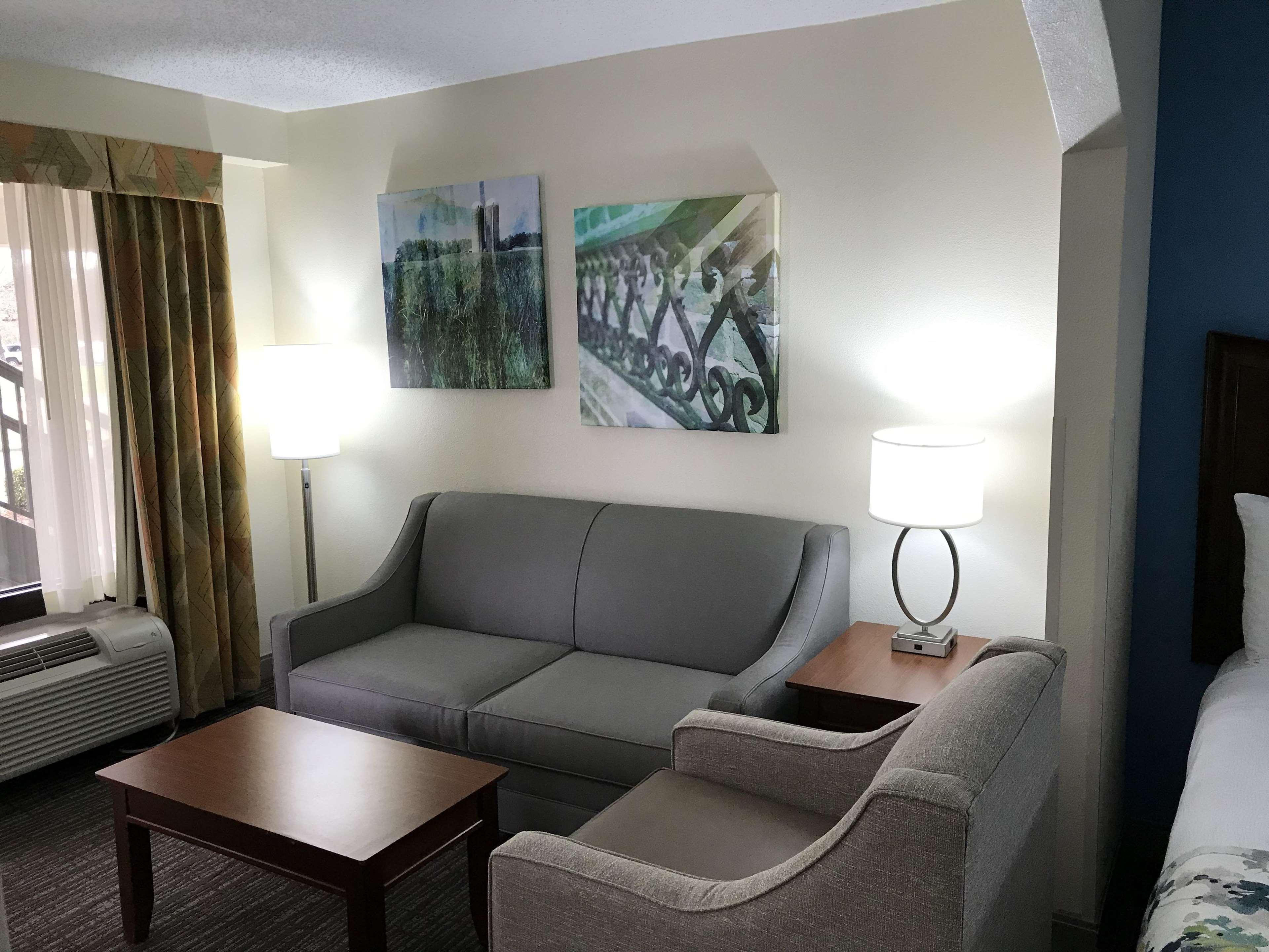 Best Western Inn & Suites Monroe Bagian luar foto