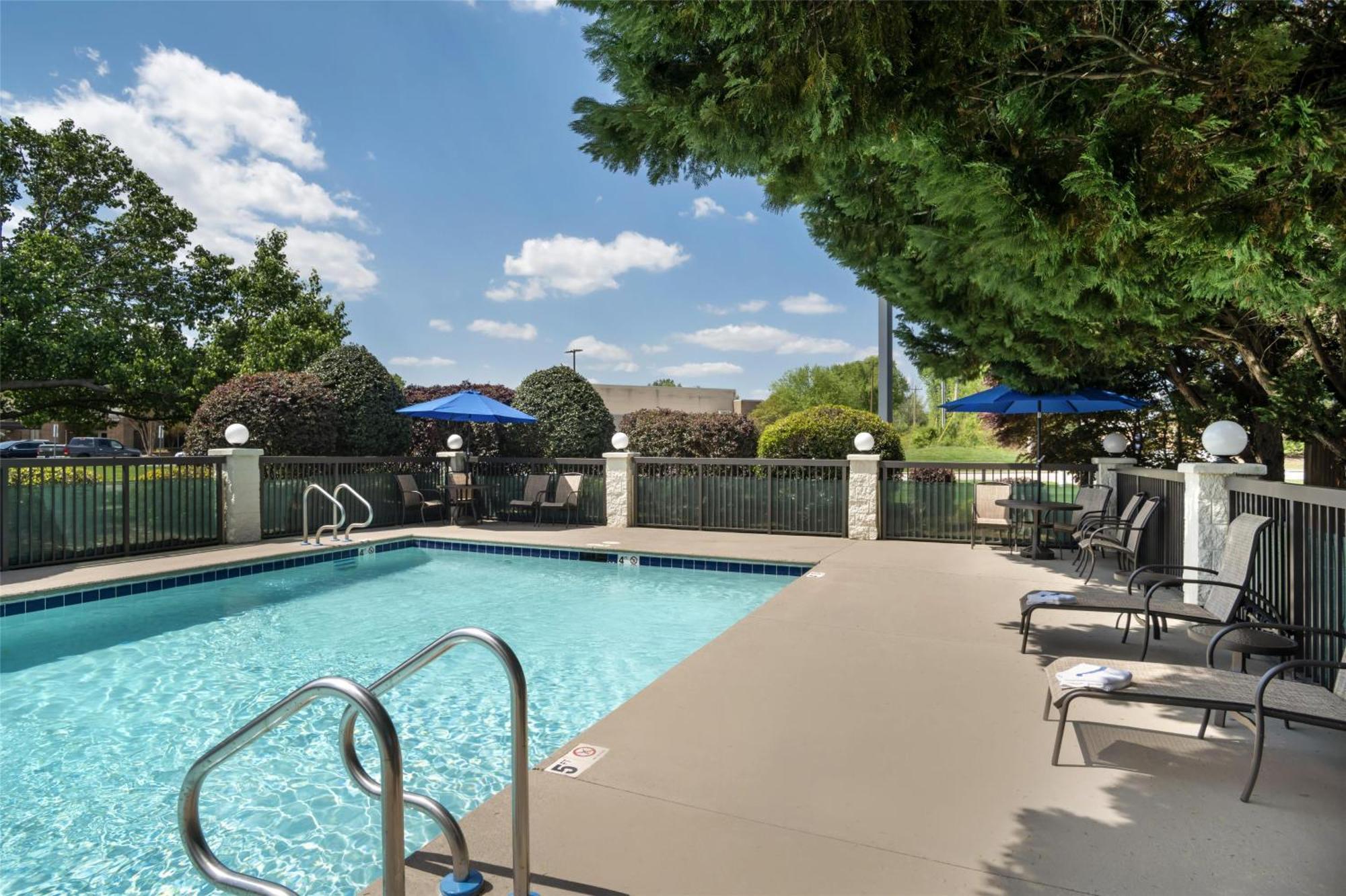 Best Western Inn & Suites Monroe Bagian luar foto