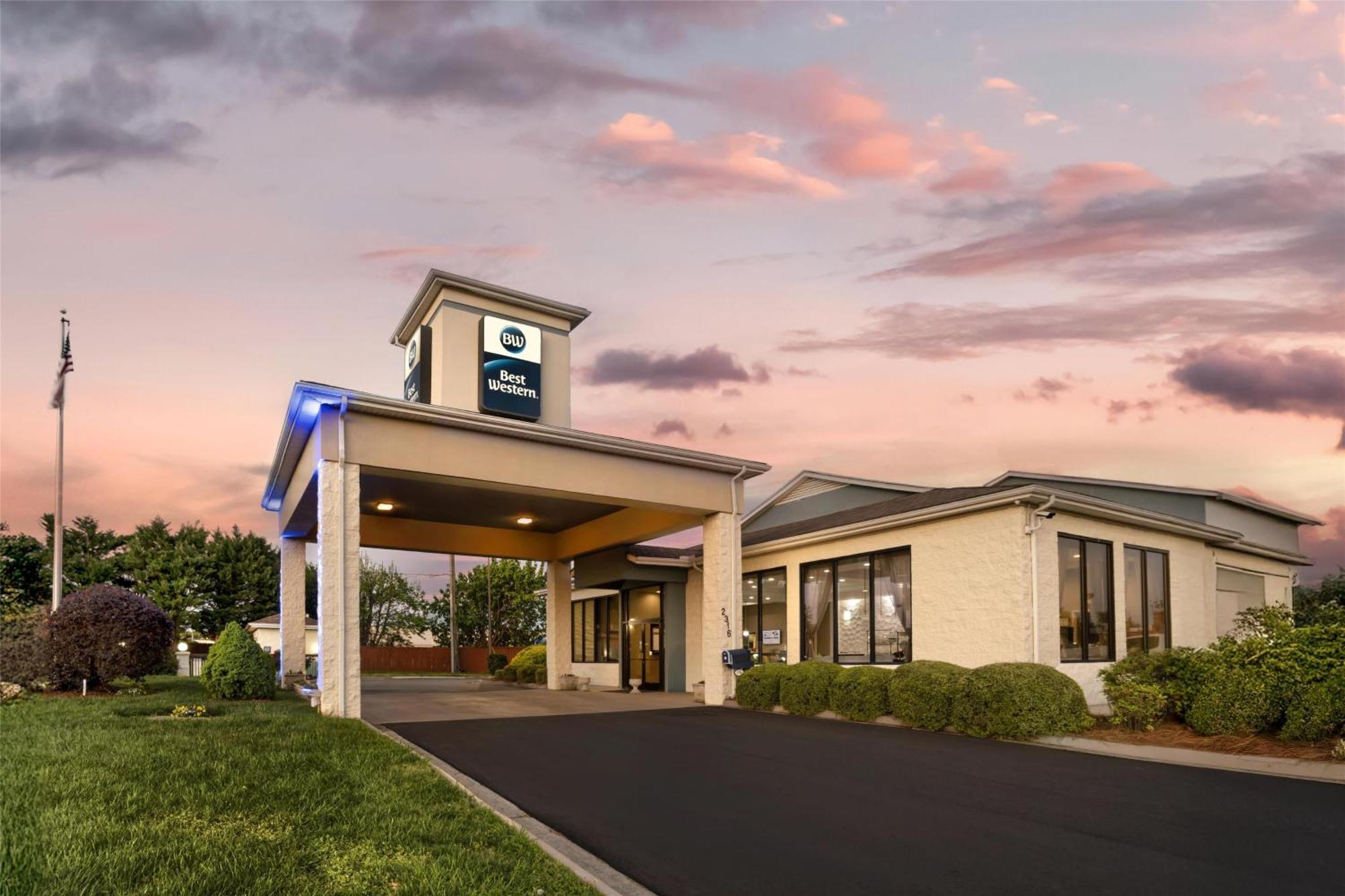 Best Western Inn & Suites Monroe Bagian luar foto