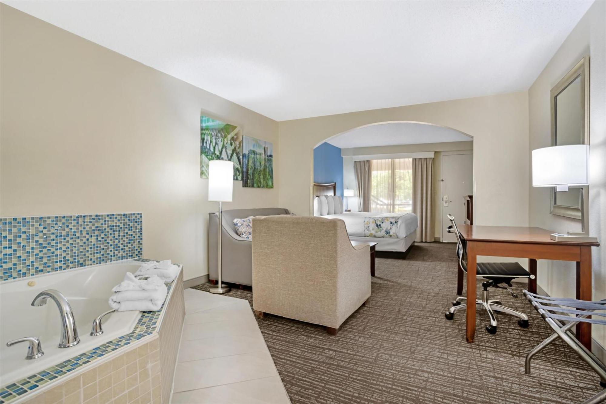 Best Western Inn & Suites Monroe Bagian luar foto