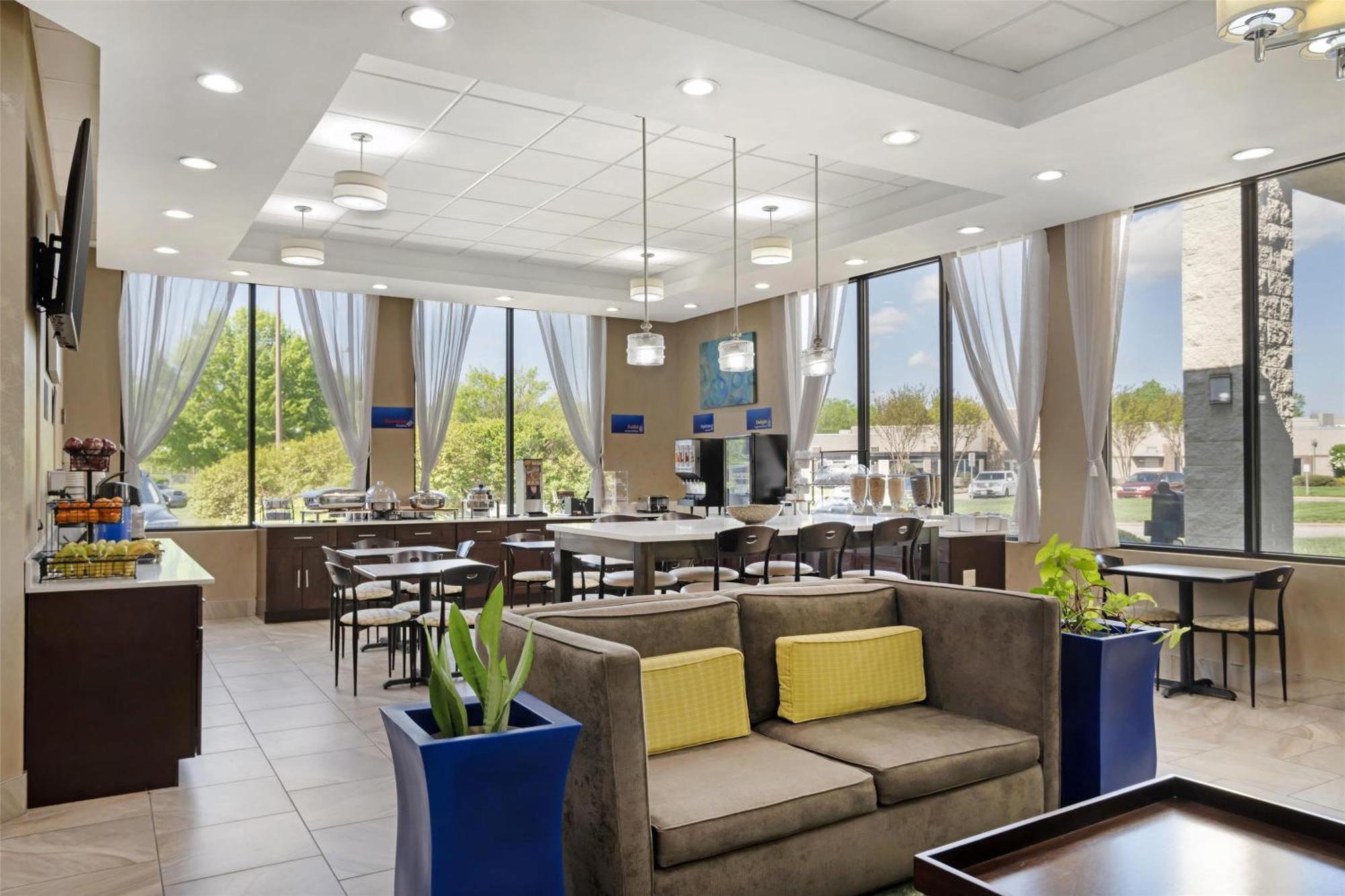 Best Western Inn & Suites Monroe Bagian luar foto
