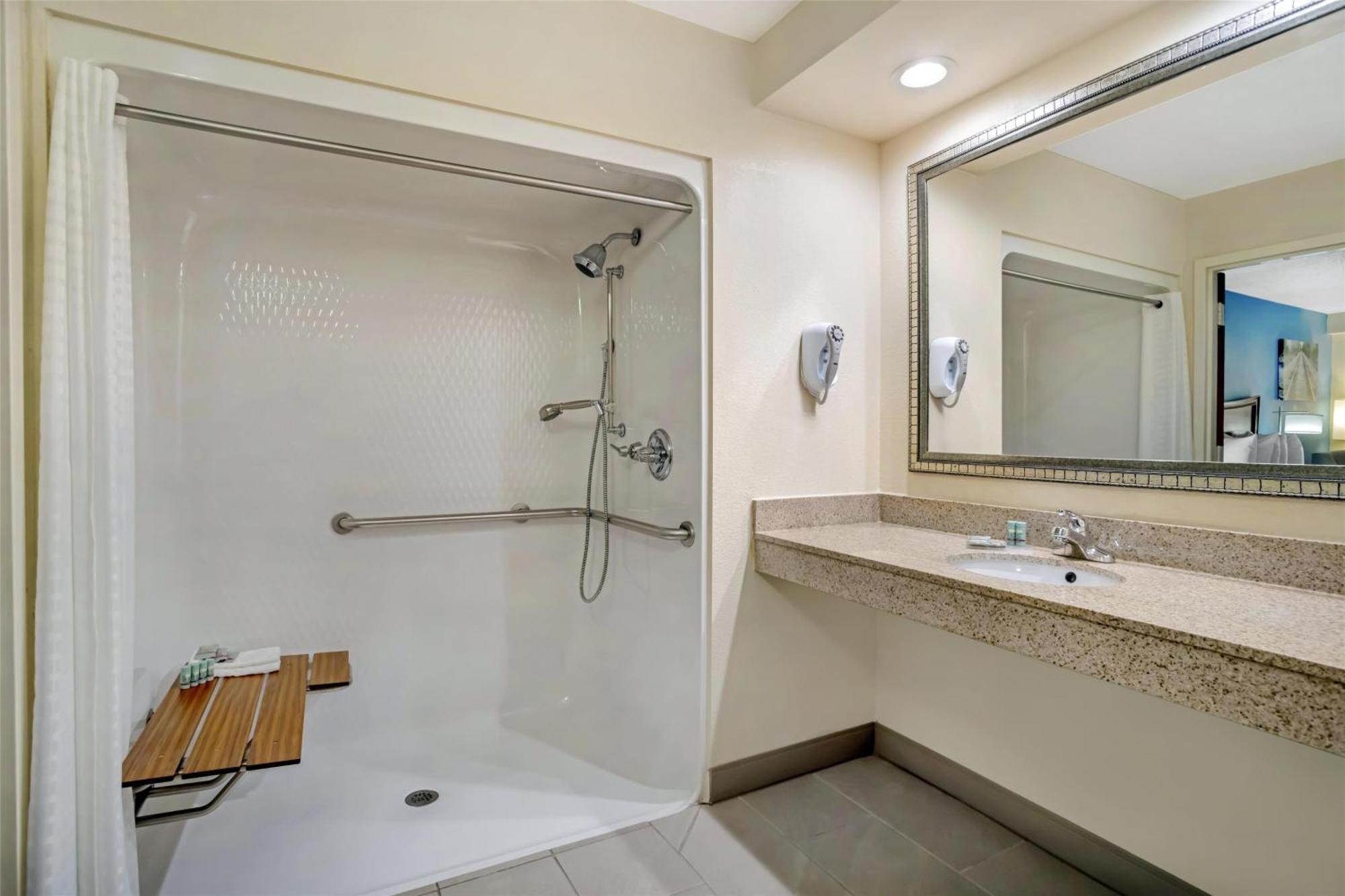 Best Western Inn & Suites Monroe Bagian luar foto