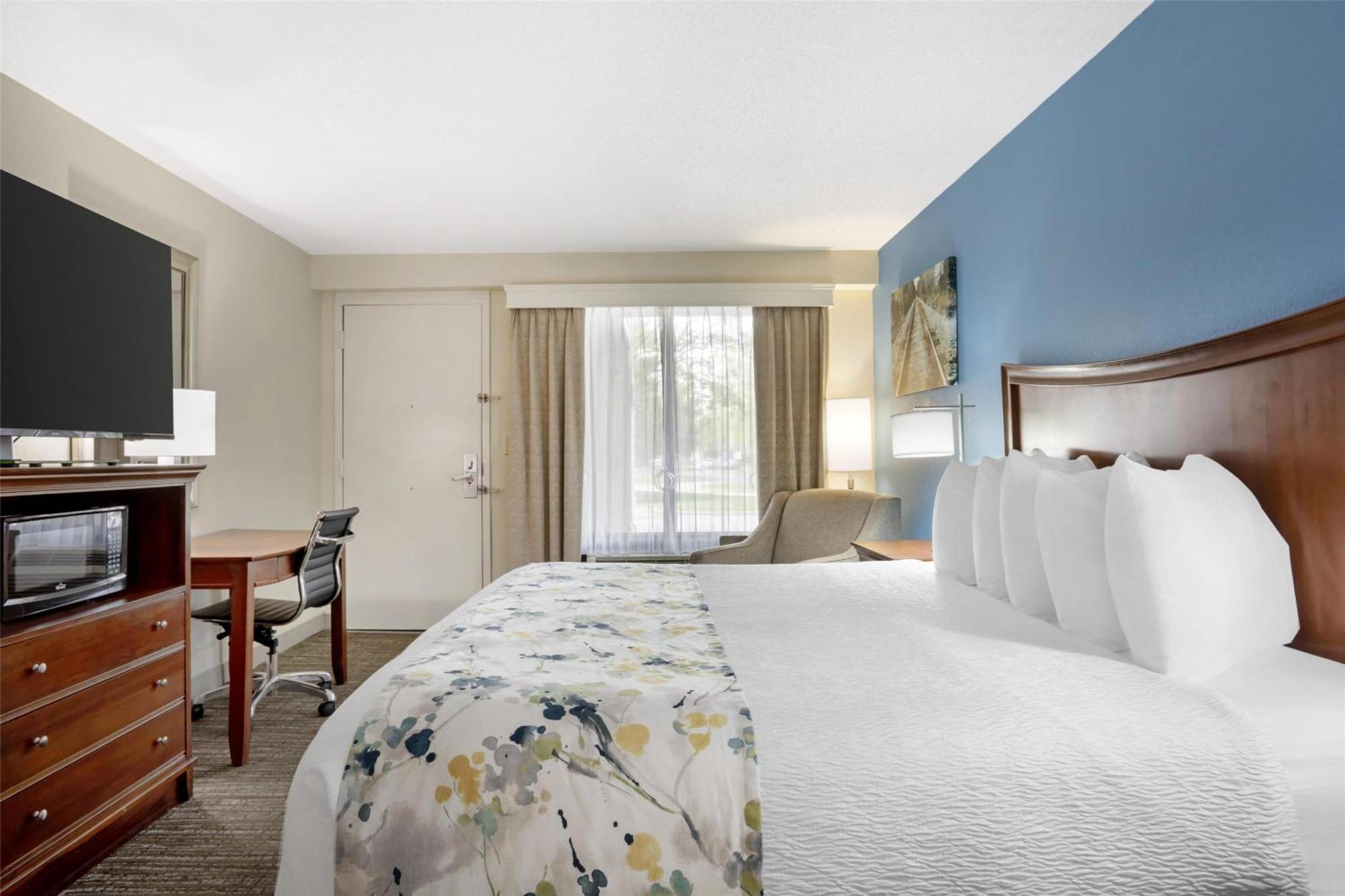 Best Western Inn & Suites Monroe Bagian luar foto