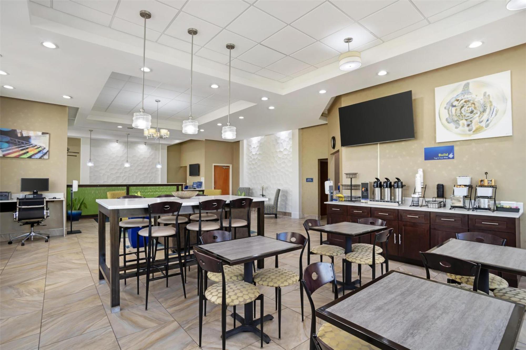 Best Western Inn & Suites Monroe Bagian luar foto