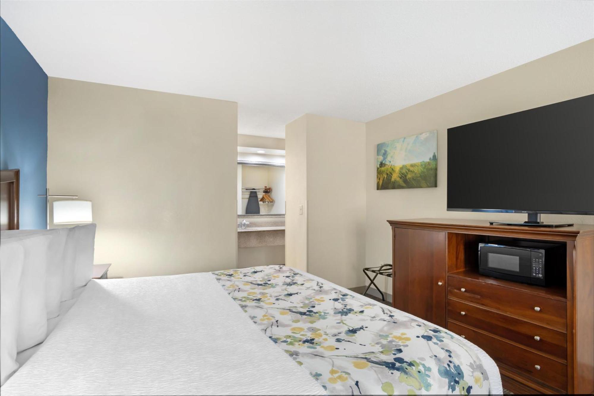 Best Western Inn & Suites Monroe Bagian luar foto