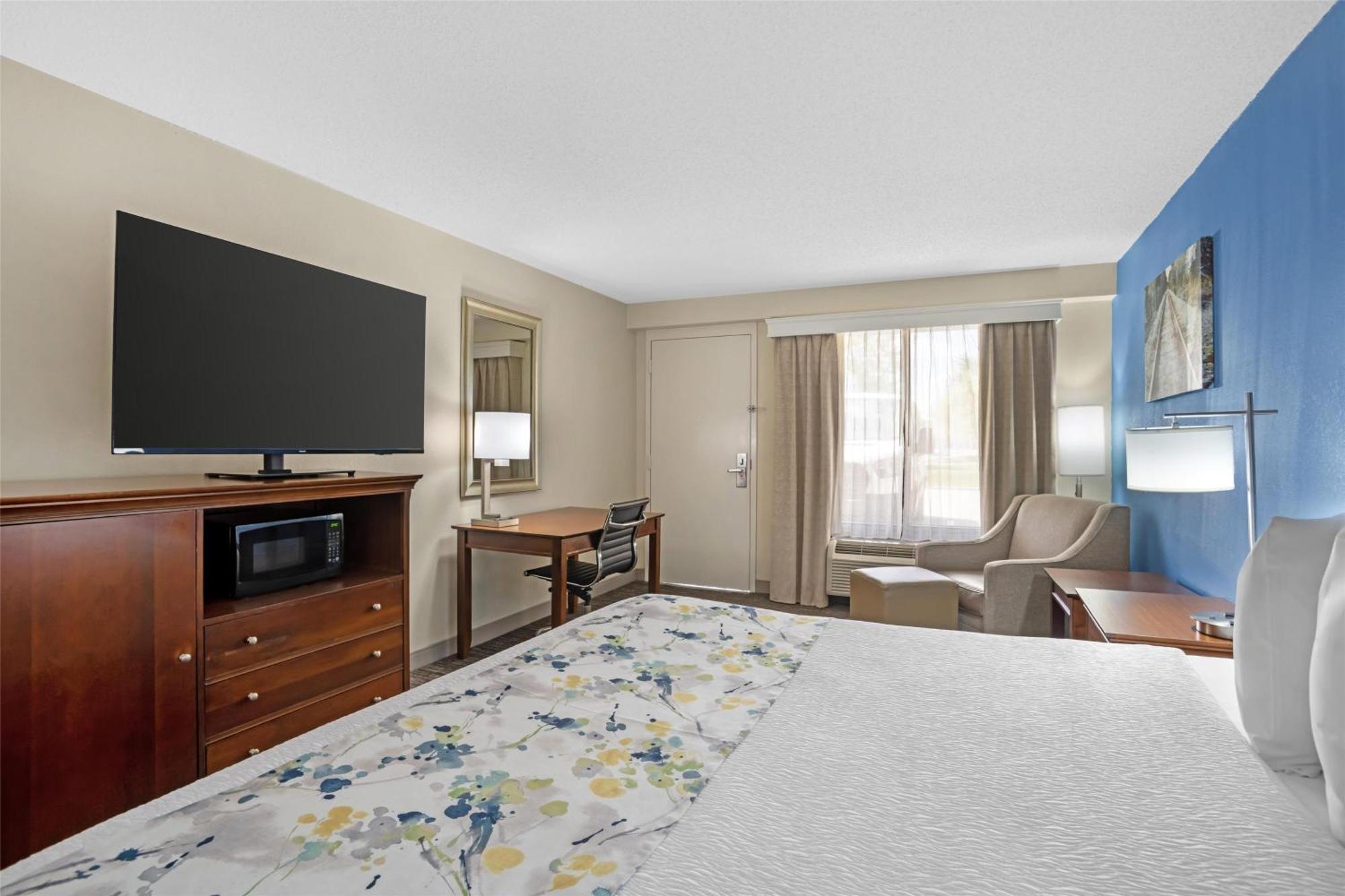 Best Western Inn & Suites Monroe Bagian luar foto