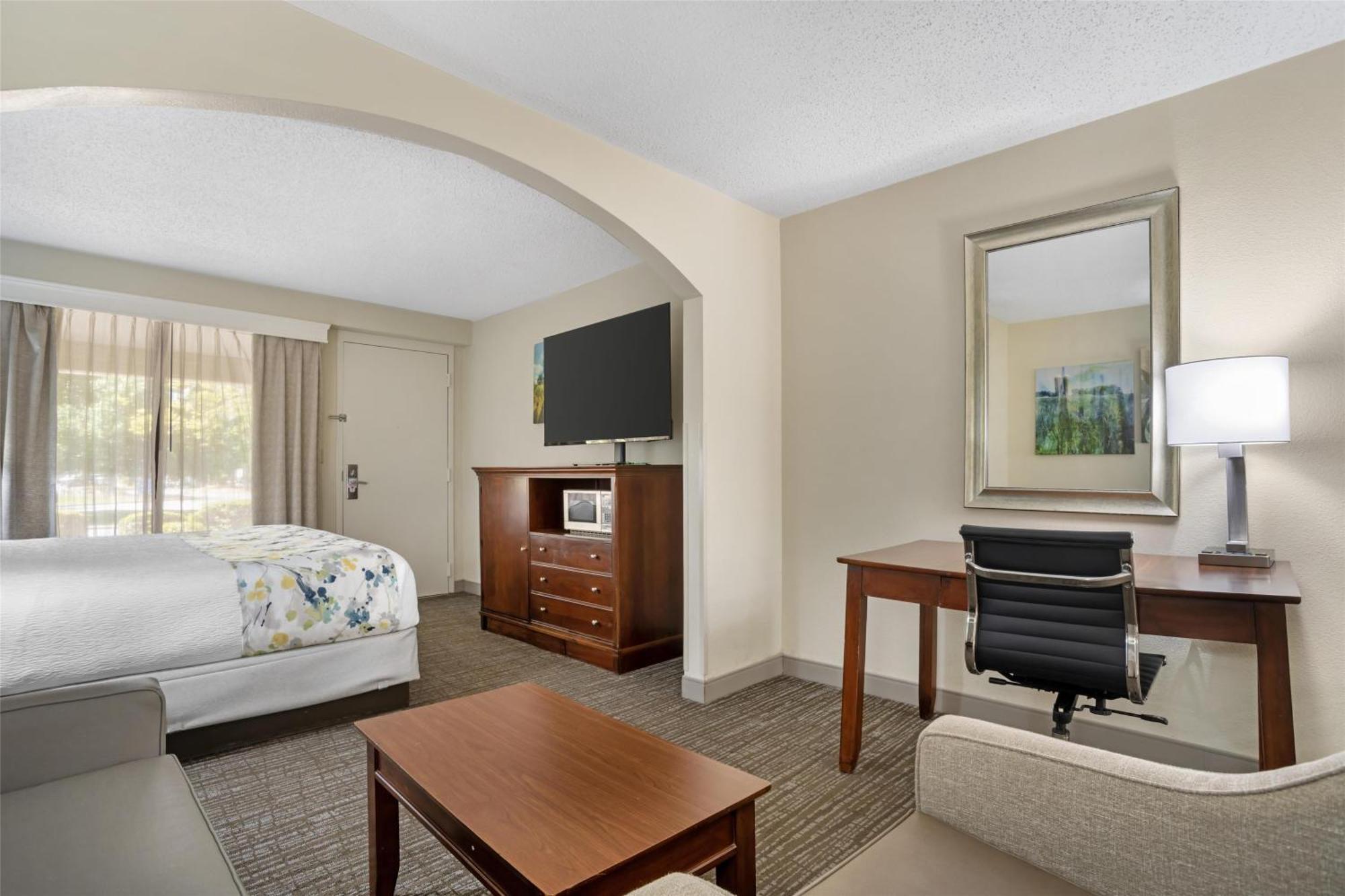 Best Western Inn & Suites Monroe Bagian luar foto