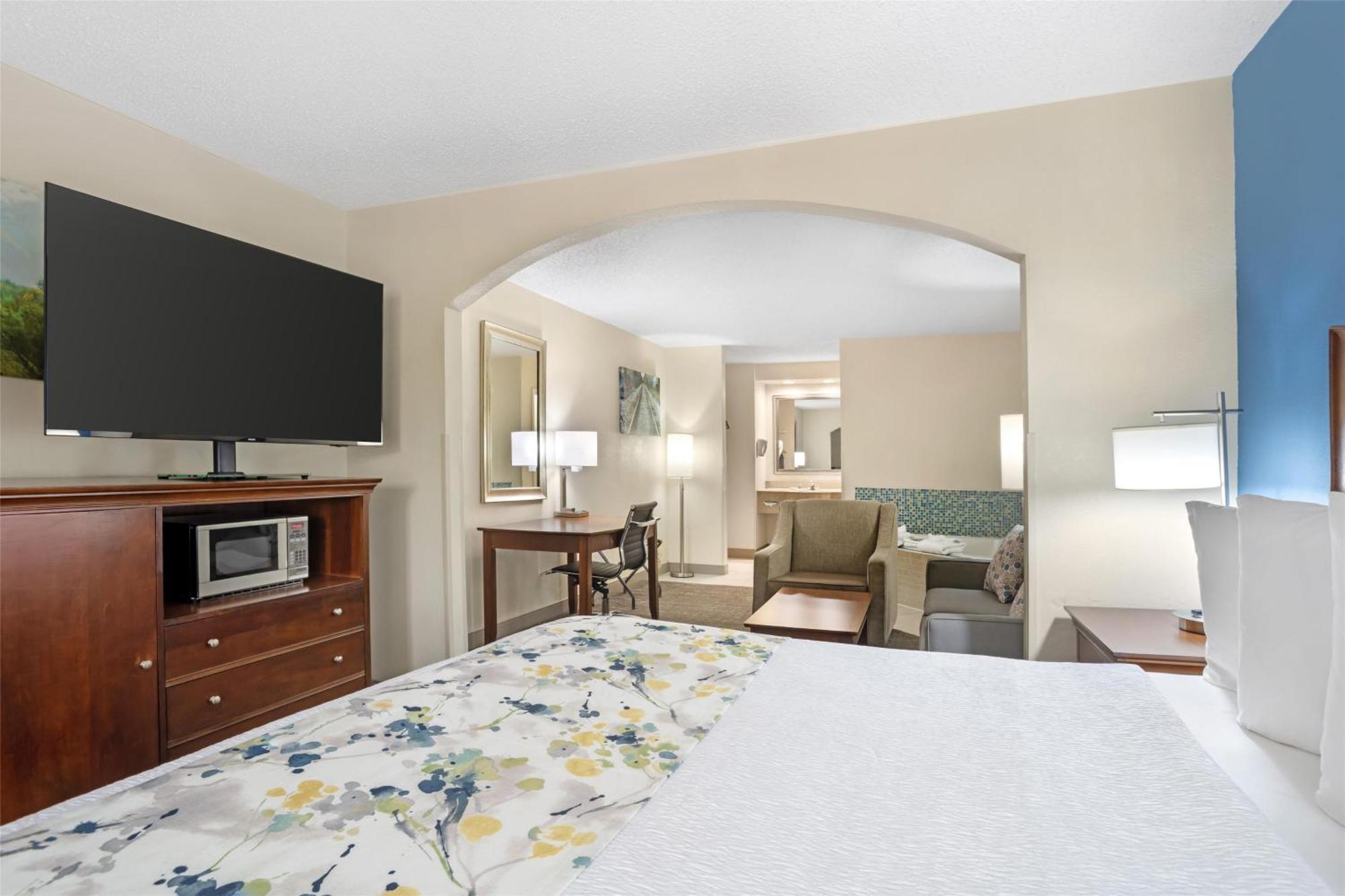 Best Western Inn & Suites Monroe Bagian luar foto