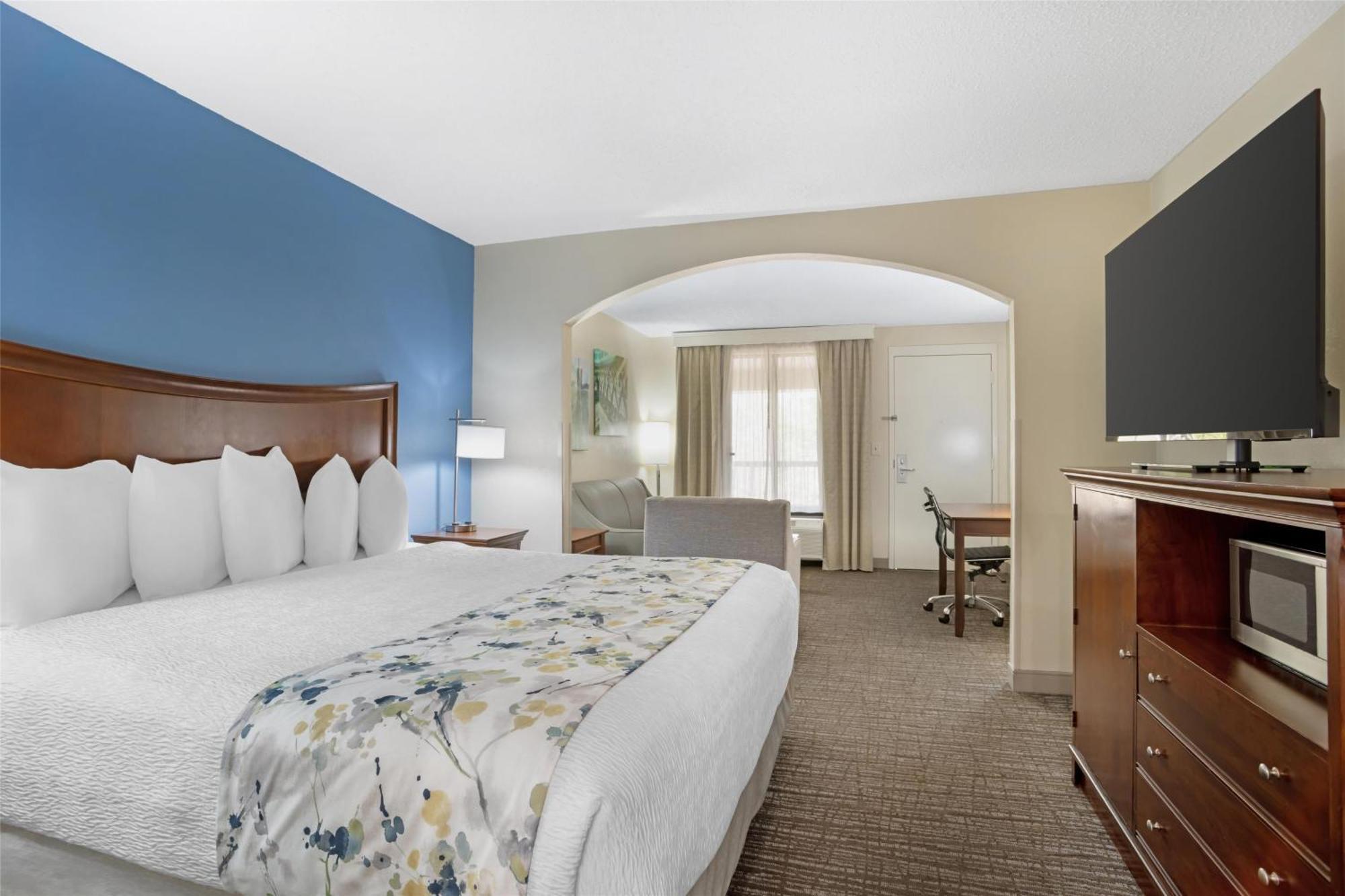 Best Western Inn & Suites Monroe Bagian luar foto