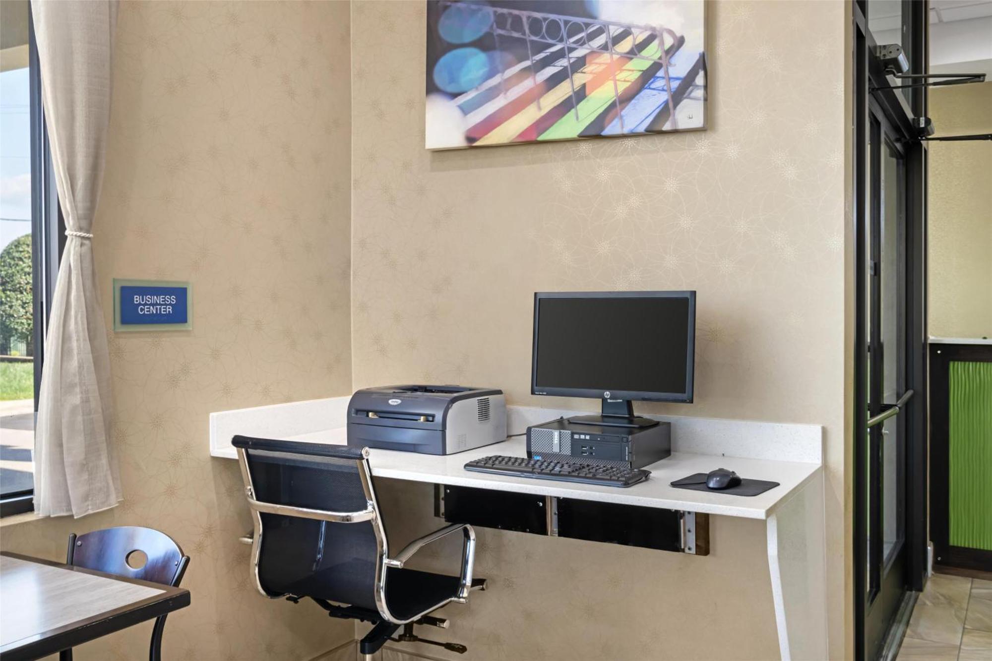 Best Western Inn & Suites Monroe Bagian luar foto