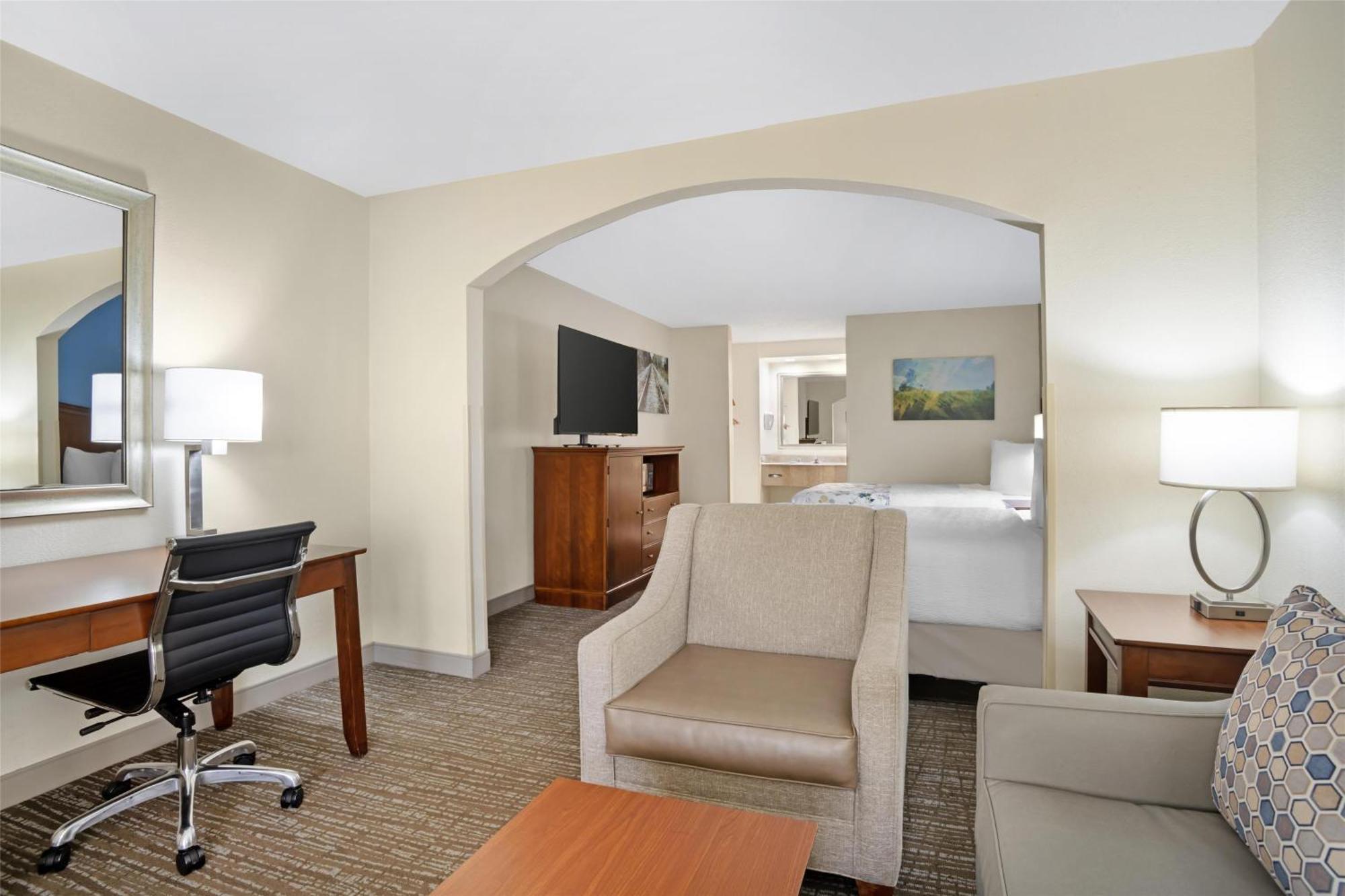 Best Western Inn & Suites Monroe Bagian luar foto