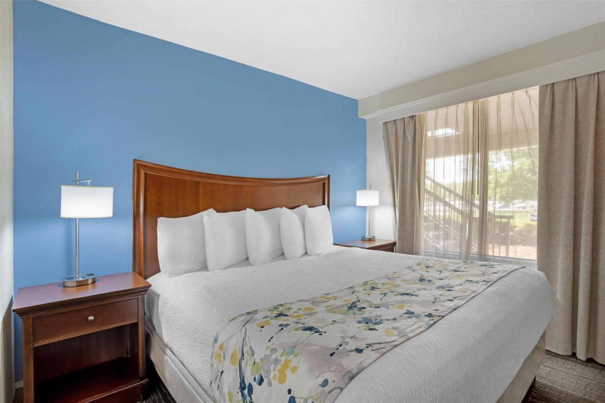 Best Western Inn & Suites Monroe Bagian luar foto
