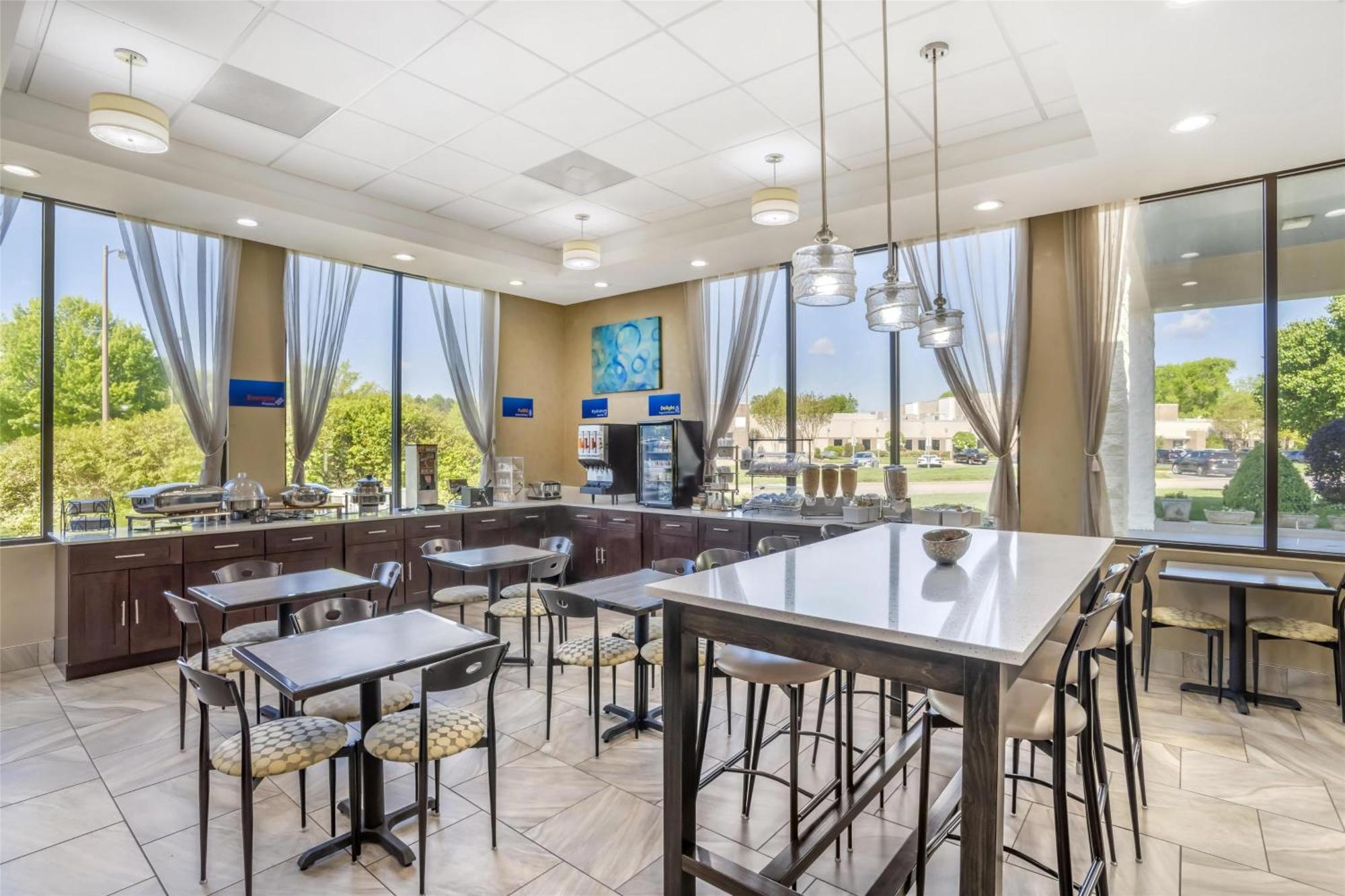 Best Western Inn & Suites Monroe Bagian luar foto